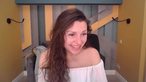 Snapshot of ellalongs chatting on 04-22-26, 11:45 EllaLongs online show from 04-22-26, 11:45