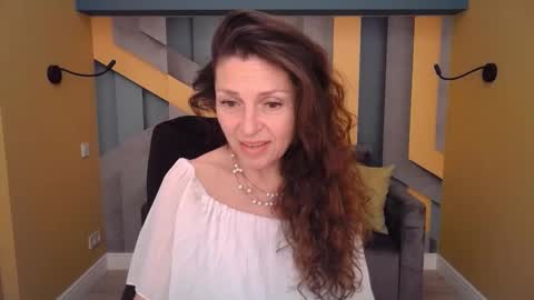 Snapshot of ellalongs chatting on 04-25-26, 01:41 EllaLongs online show from 04-25-26, 01:41