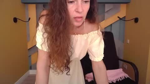 Snapshot of ellalongs chatting on 06-19-26, 11:47 EllaLongs online show from 06-19-26, 11:47