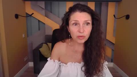Snapshot of ellalongs chatting on 06-23-26, 11:41 EllaLongs online show from 06-23-26, 11:41