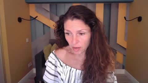 Snapshot of ellalongs chatting on 07-01-26, 11:23 EllaLongs online show from 07-01-26, 11:23