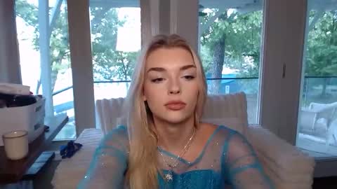 Snapshot of ellalowe chatting on 04-26-26, 11:24 ellalowe online show from 04-26-26, 11:24