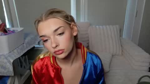Snapshot of ellalowe chatting on 05-13-26, 09:44 ellalowe online show from 05-13-26, 09:44
