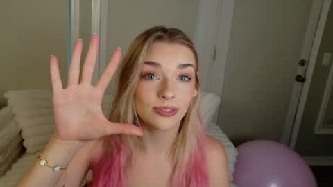 Snapshot of ellalowe chatting on 05-15-26, 10:28 ellalowe online show from 05-15-26, 10:28