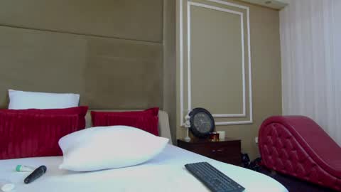 Snapshot of ellalux chatting on 05-14-26, 04:52 ellalux online show from 05-14-26, 04:52