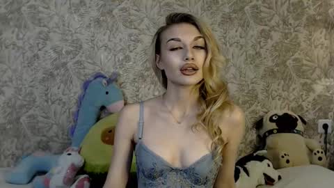 ellamilla online show from 10-30-25, 09:44