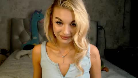 Snapshot of ellamilla chatting on 03-05-26, 01:40 ellamilla online show from 03-05-26, 01:40