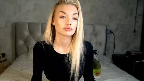 Snapshot of ellamilla chatting on 03-18-26, 01:47 ellamilla online show from 03-18-26, 01:47