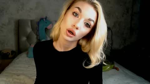 Snapshot of ellamilla chatting on 04-07-26, 12:49 ellamilla online show from 04-07-26, 12:49