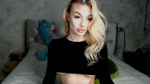 Snapshot of ellamilla chatting on 04-16-26, 01:56 ellamilla online show from 04-16-26, 01:56
