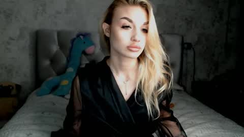 Snapshot of ellamilla chatting on 04-19-26, 04:17 ellamilla online show from 04-19-26, 04:17