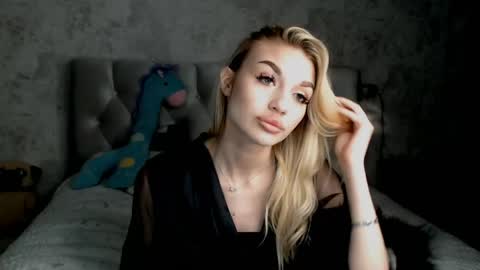 Snapshot of ellamilla chatting on 04-19-26, 06:10 ellamilla online show from 04-19-26, 06:10
