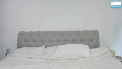 Snapshot of ellamirax chatting on 05-12-26, 02:30 Ella Mira online show from 05-12-26, 02:30