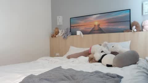 Snapshot of ellamirax chatting on 05-22-26, 02:19 Ella Mira online show from 05-22-26, 02:19