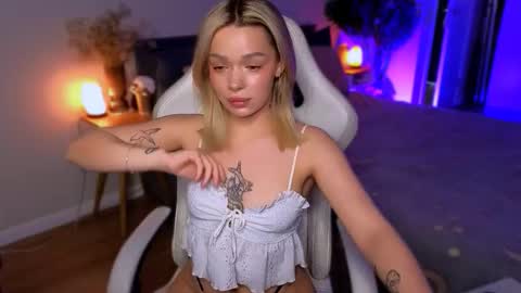 Ella online show from 01-18-26, 01:26