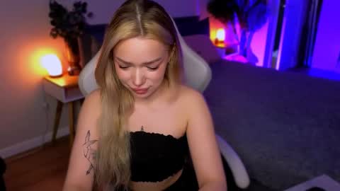 Ella online show from 04-14-26, 05:46