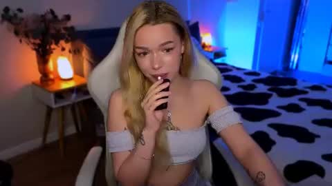 Ella online show from 07-10-26, 06:07