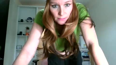 Elle online show from 12-22-25, 11:24