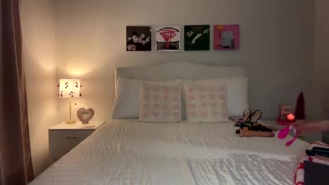 Ellebby7 online show from 12-19-24, 03:51