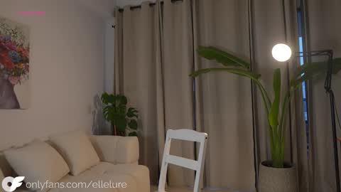 Snapshot of ellelure_ chatting on 01-08-26, 11:07 Linda Restrepo online show from 01-08-26, 11:07