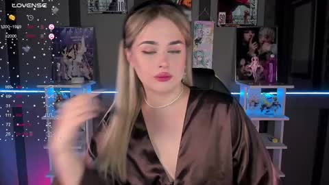 Snapshot of ellensoftt chatting on 11-06-25, 05:36 Maria online show from 11-06-25, 05:36