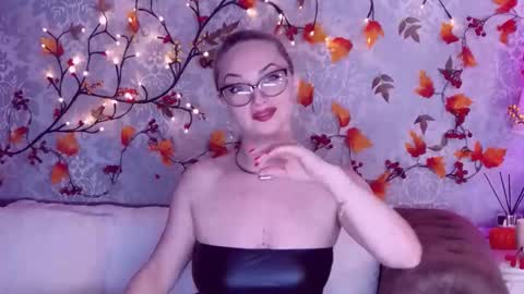 Elliana online show from 10-15-25, 05:18