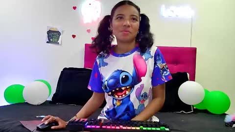 ellie_cute7 online show from 04-17-26, 07:39