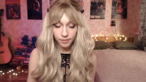 ellie_friendly online show from 01-14-25, 01:49