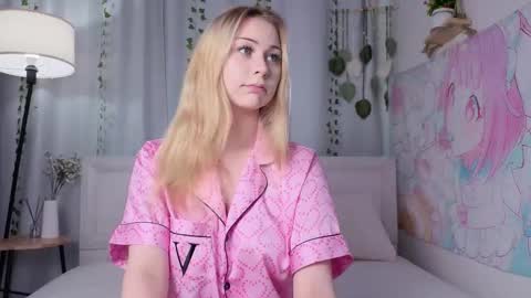 Snapshot of ellie_hollow chatting on 02-13-26, 08:43 Ellie online show from 02-13-26, 08:43