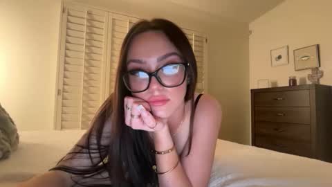 Snapshot of elliebrooksss chatting on 02-24-26, 03:15 ellie online show from 02-24-26, 03:15