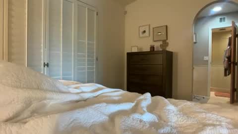 Snapshot of elliebrooksss chatting on 02-25-26, 10:19 ellie online show from 02-25-26, 10:19