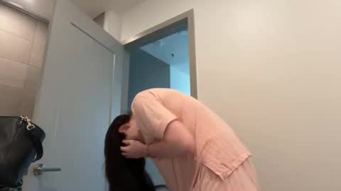 Snapshot of elliebrooksss chatting on 03-11-26, 08:04 ellie online show from 03-11-26, 08:04