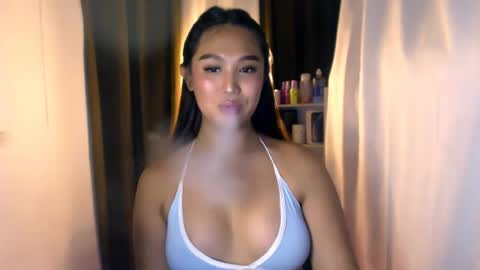 Snapshot of elliecummers chatting on 06-17-26, 06:38 ellie online show from 06-17-26, 06:38