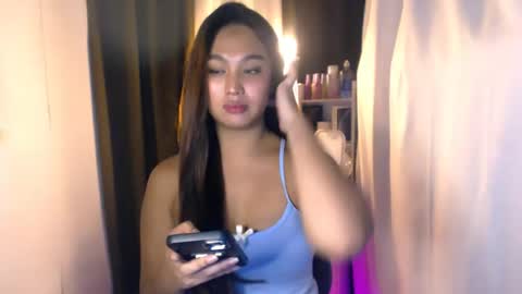 Snapshot of elliecummers chatting on 06-18-26, 05:06 ellie online show from 06-18-26, 05:06