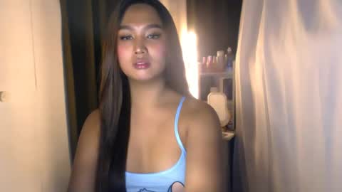 Snapshot of elliecummers chatting on 06-20-26, 06:22 ellie online show from 06-20-26, 06:22