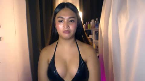 Snapshot of elliecummers chatting on 06-26-26, 03:55 ellie online show from 06-26-26, 03:55