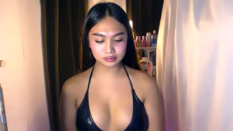 Snapshot of elliecummers chatting on 07-23-26, 03:10 ellie online show from 07-23-26, 03:10