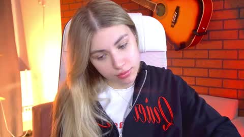 Snapshot of elliecutes chatting on 04-25-26, 09:12 elliecutes online show from 04-25-26, 09:12