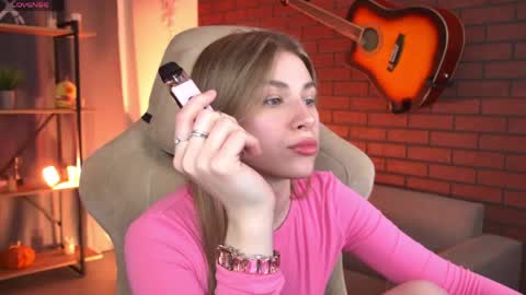 Snapshot of elliecutes chatting on 05-04-26, 05:47 elliecutes online show from 05-04-26, 05:47