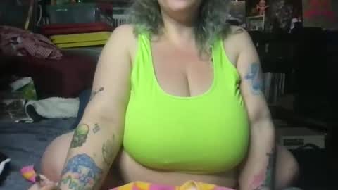 Ellie Louise online show from 10-30-25, 04:14