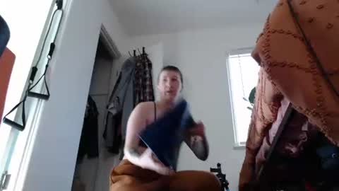 Ellie Rowyn online show from 12-15-25, 07:40