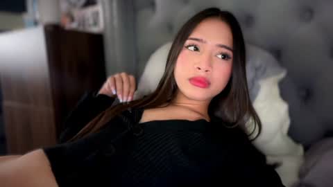 Snapshot of elliesee chatting on 06-15-26, 06:48 ellie online show from 06-15-26, 06:48