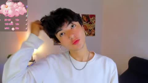 Snapshot of elliotvolkov chatting on 05-06-26, 04:01 elliotvolkov online show from 05-06-26, 04:01