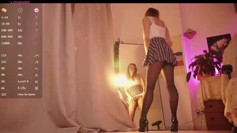 Snapshot of elly_belly chatting on 11-14-25, 08:40 Elly online show from 11-14-25, 08:40