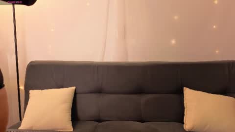 Snapshot of elly_g chatting on 06-20-26, 01:19 elly online show from 06-20-26, 01:19