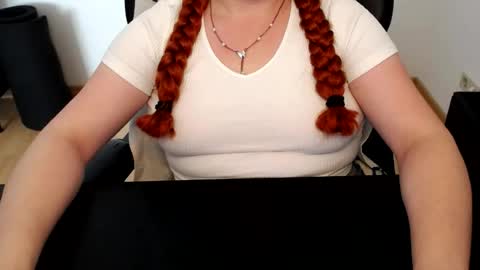 Snapshot of elly_petite chatting on 07-05-26, 11:50 Elly online show from 07-05-26, 11:50