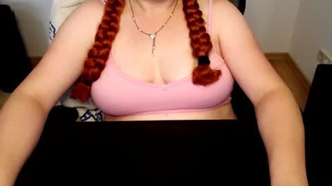 Snapshot of elly_petite chatting on 07-10-26, 07:01 Elly online show from 07-10-26, 07:01