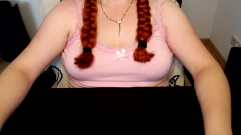 Snapshot of elly_petite chatting on 07-15-26, 06:29 Elly online show from 07-15-26, 06:29