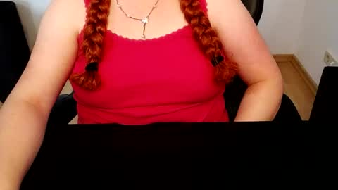 Snapshot of elly_petite chatting on 07-17-26, 06:53 Elly online show from 07-17-26, 06:53