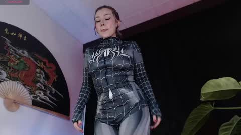 Snapshot of elly_uwuw chatting on 06-01-26, 01:18 Emy Castro online show from 06-01-26, 01:18